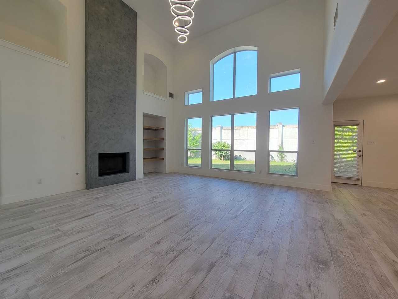 405 Darkwoods Dr - Photo 4 of 35
