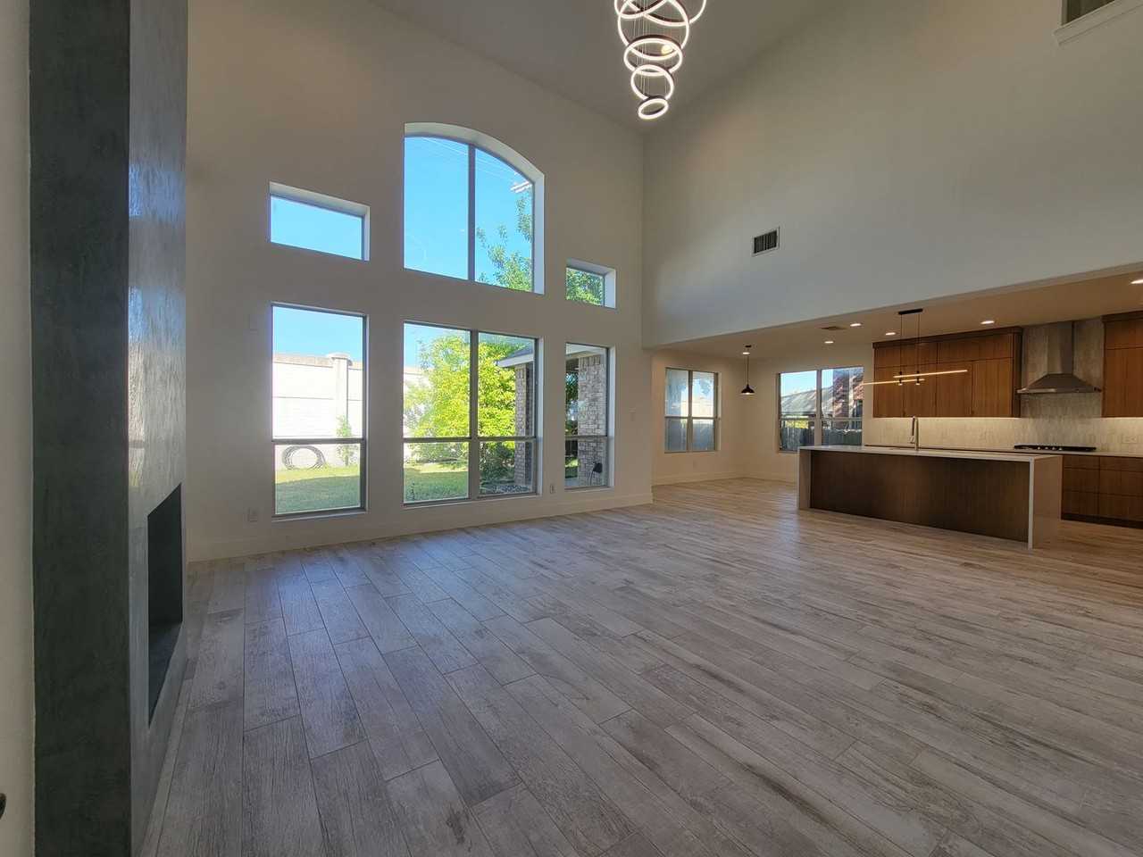 405 Darkwoods Dr - Photo 5 of 35