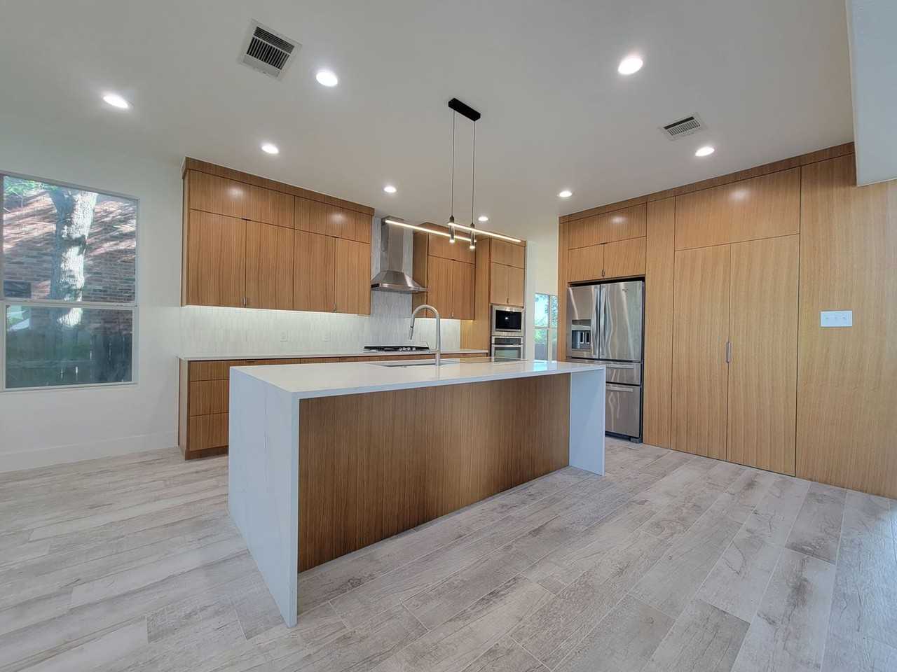 405 Darkwoods Dr - Photo 7 of 35