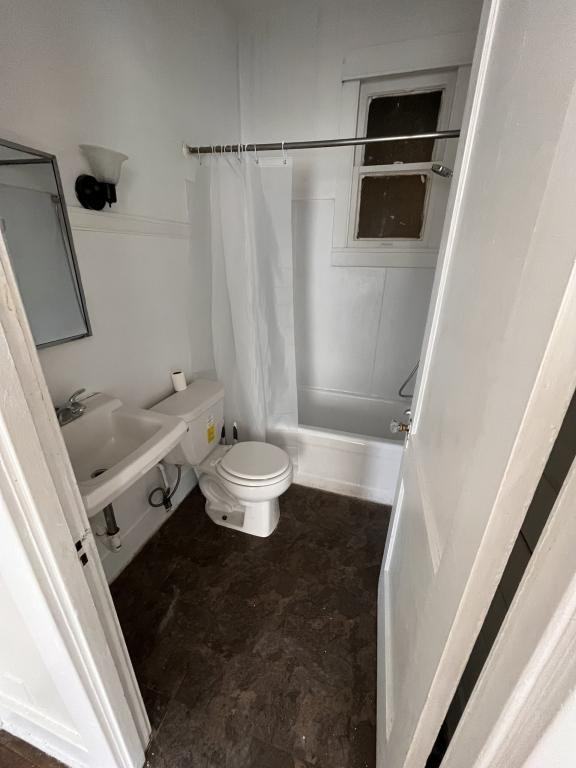 11 1/2 N Van Buren Ave #302 - Photo 3 of 4