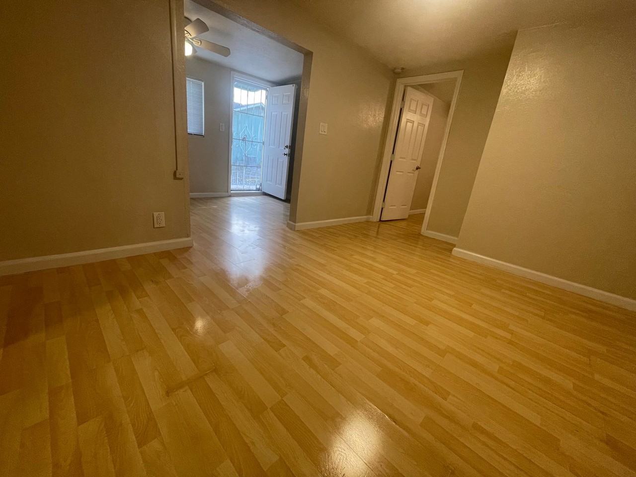 616 1/2 W 16th St - Photo 6 of 14