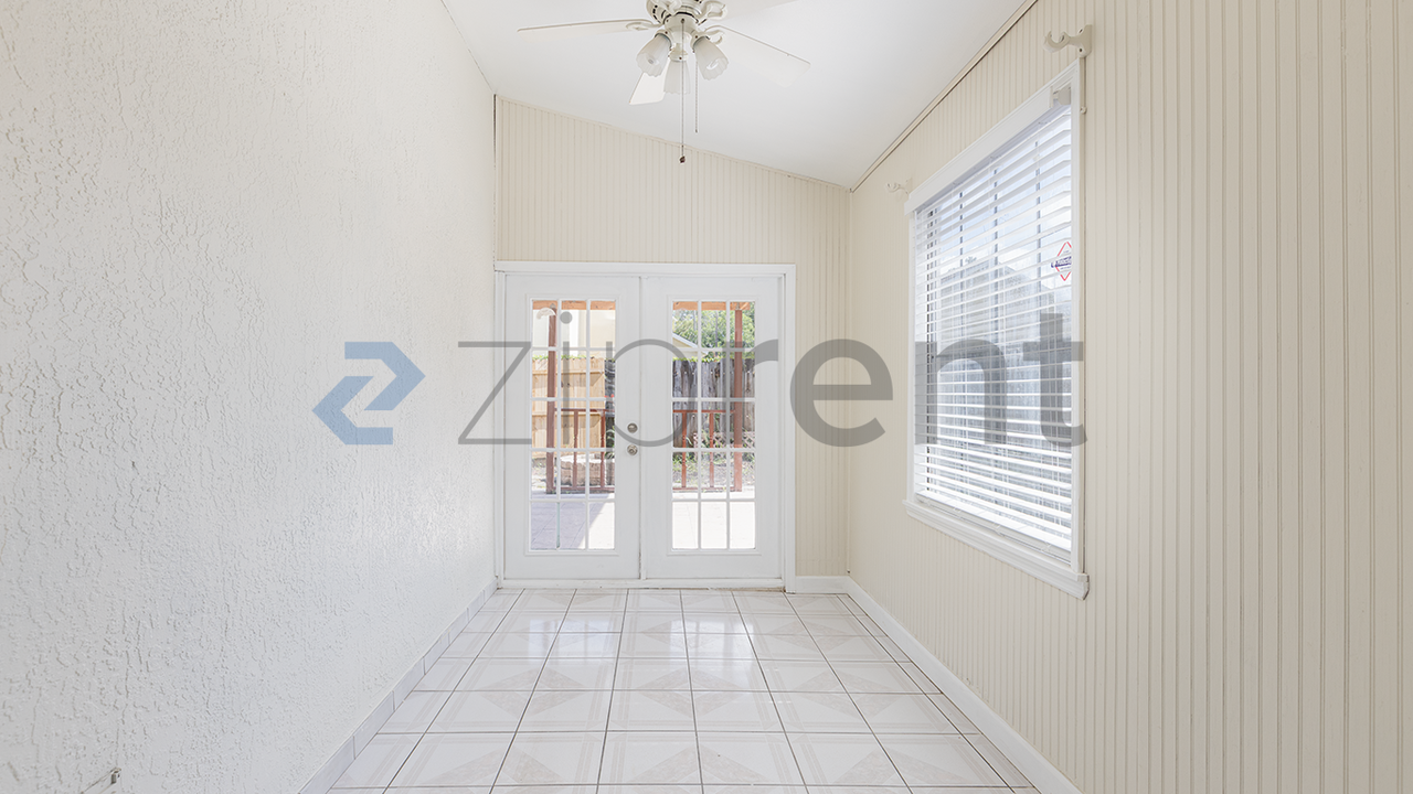 5425 Wood Crossing St - Photo 7 of 17
