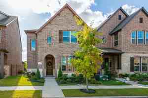 featured image of 576 Courtyard Ln