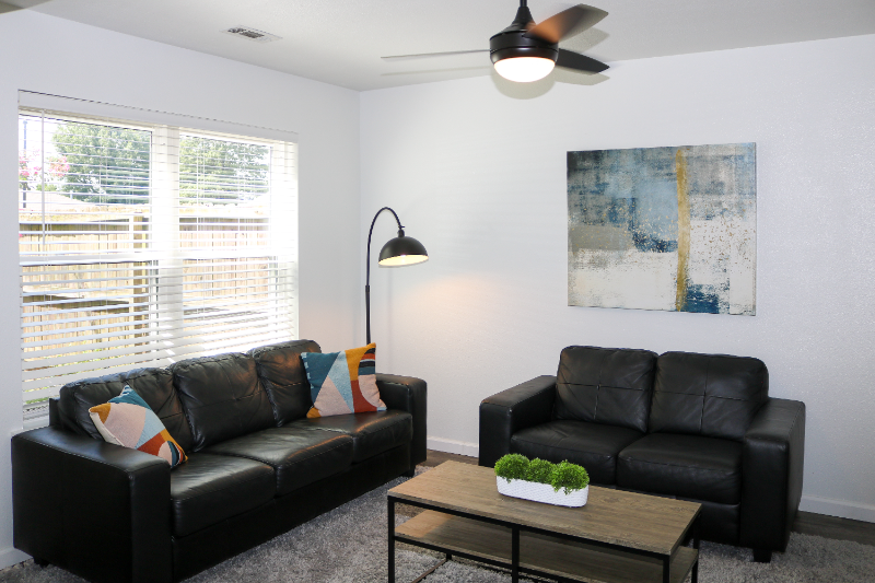 615 W Moan Pl - Photo 2 of 40