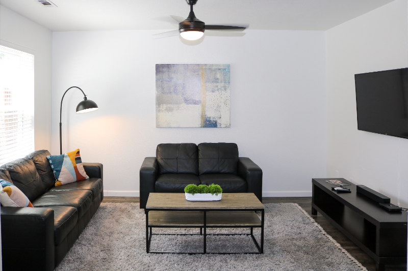 615 W Moan Pl - Photo 3 of 40