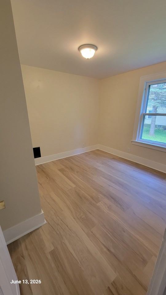 127 Hutchinson Ave - Photo 2 of 34
