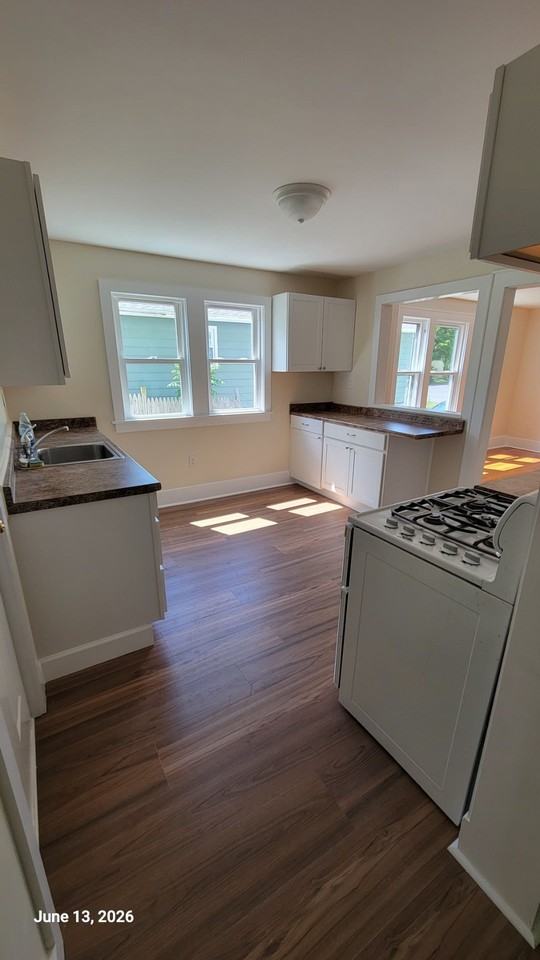 127 Hutchinson Ave - Photo 3 of 34