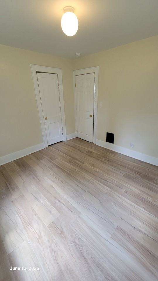 127 Hutchinson Ave - Photo 7 of 34