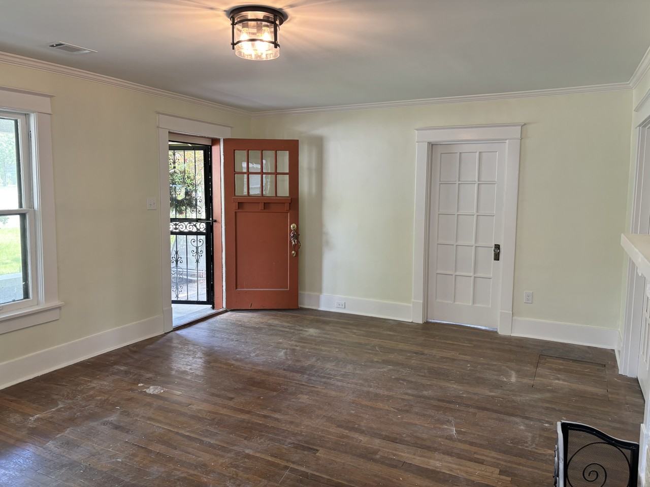 515 Alexander St - Photo 4 of 15
