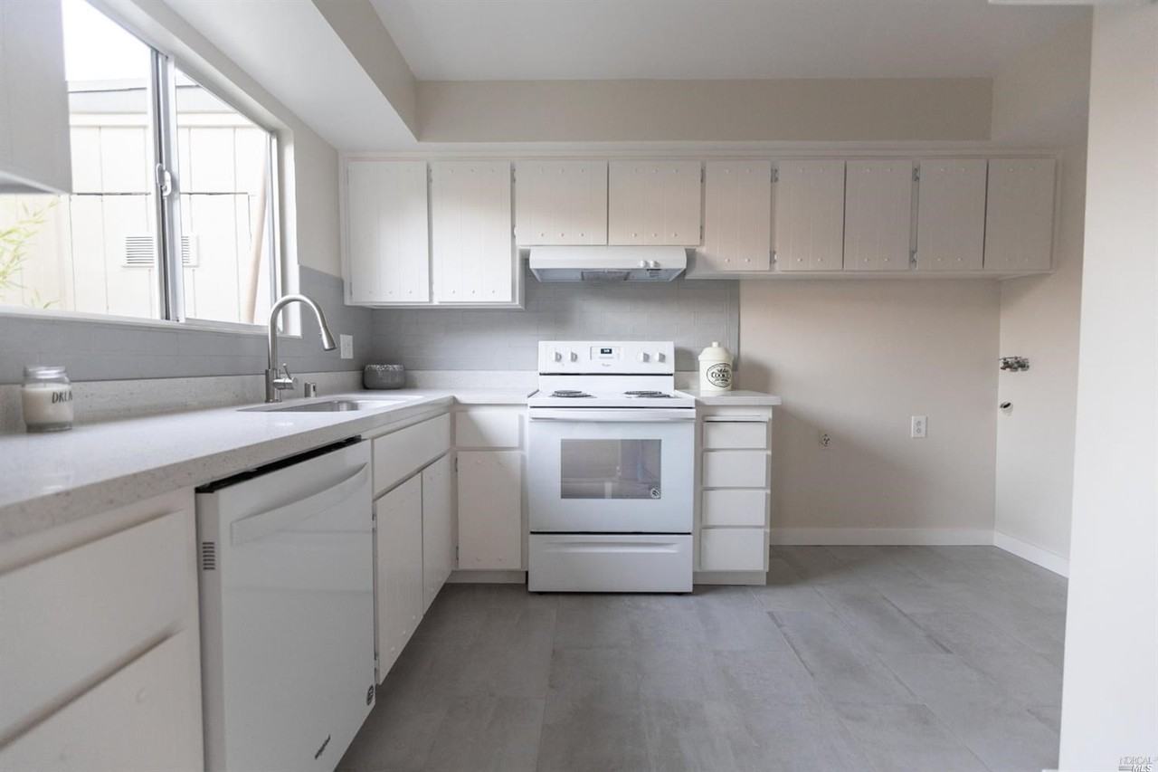 13B Oliva Dr #13B - Photo 5 of 11