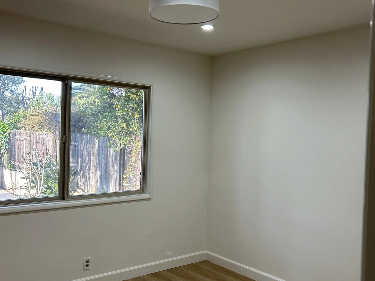 1044 Fairview Dr #NA - Photo 4 of 14