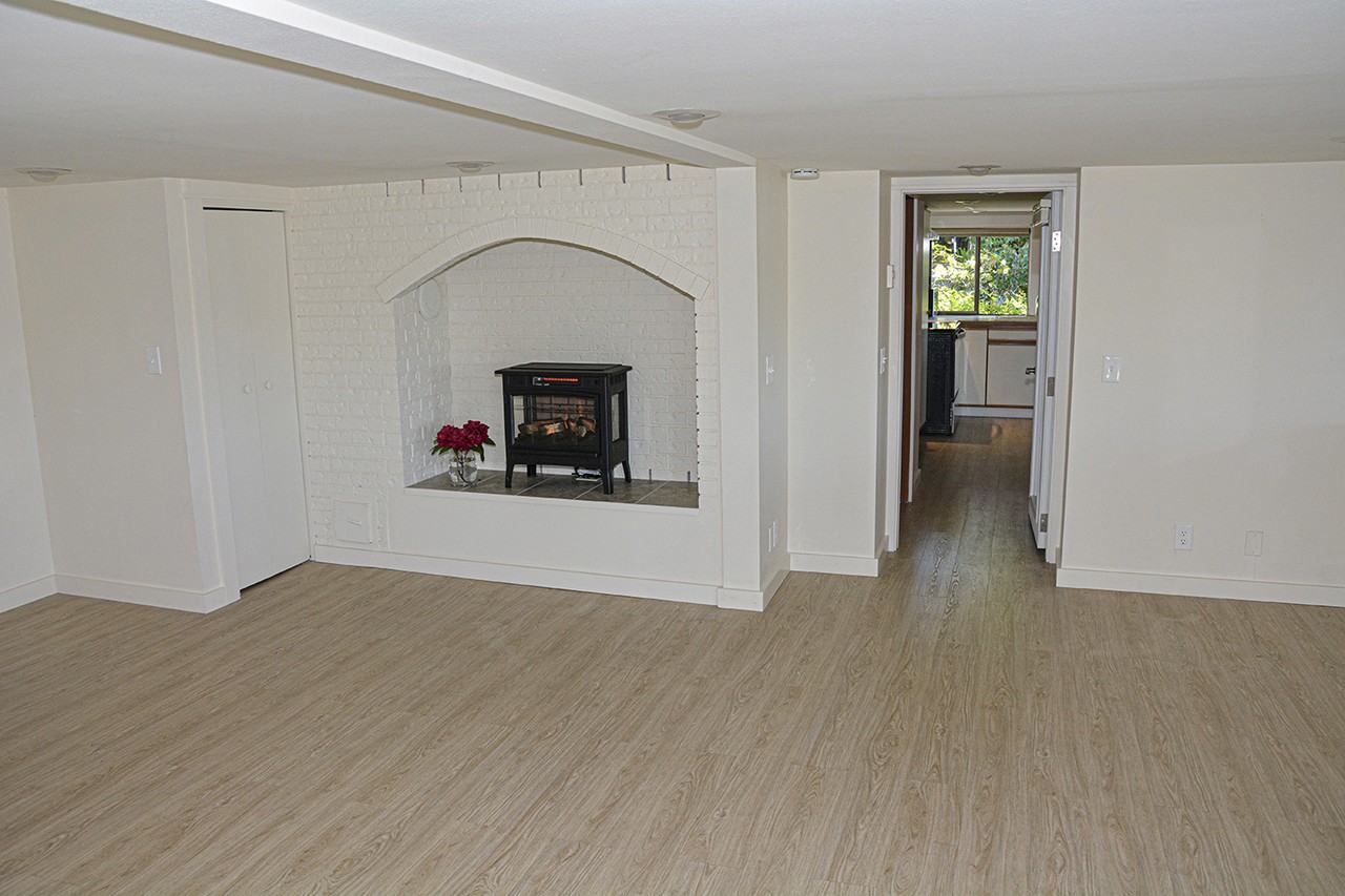 5811 Ward Ave Ne #NA - Photo 6 of 14