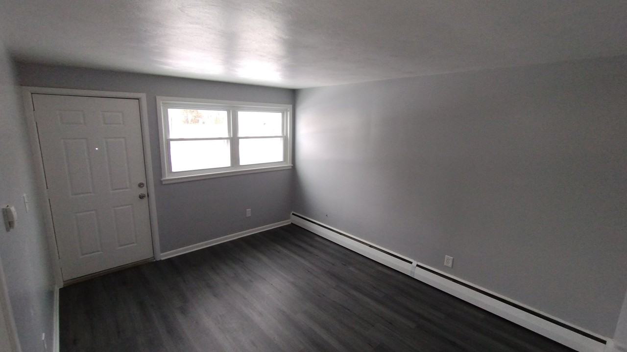 57 Kirby Ave #1 - Photo 4 of 10