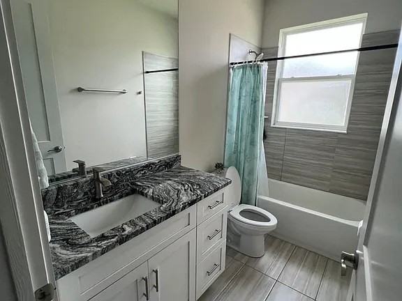 2065 Paragon Cir W #NA - Photo 3 of 7
