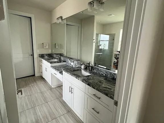 2065 Paragon Cir W #NA - Photo 5 of 7