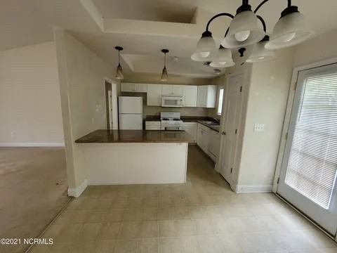 143 Corinth Dr - Photo 3 of 5