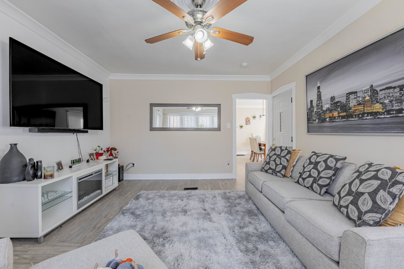 6429 S Richmond St #1 - Photo 4 of 9
