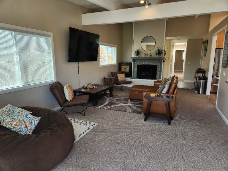 718 Coronado Ct - Photo 5 of 18
