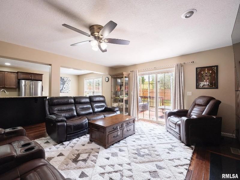 10009 Brompton Ct - Photo 2 of 20