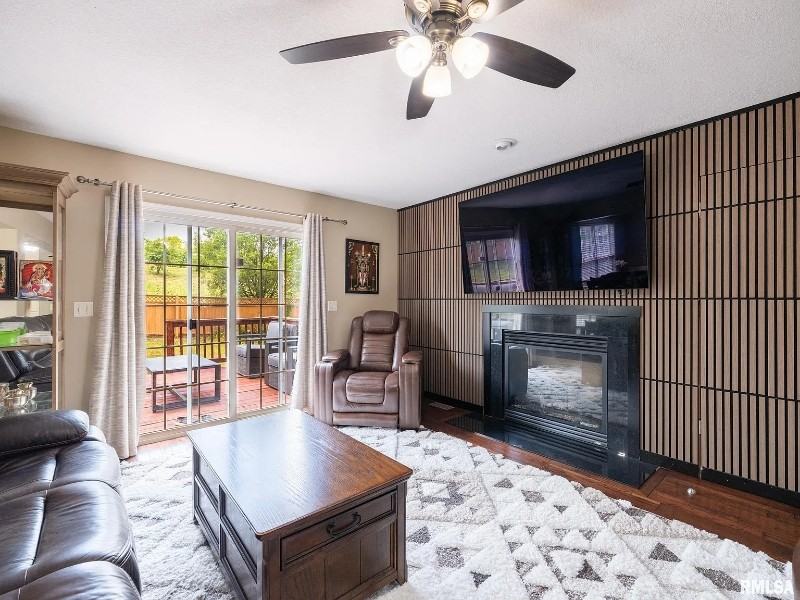 10009 Brompton Ct - Photo 6 of 20