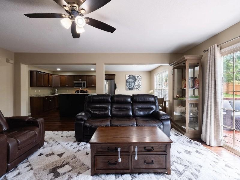 10009 Brompton Ct - Photo 7 of 20