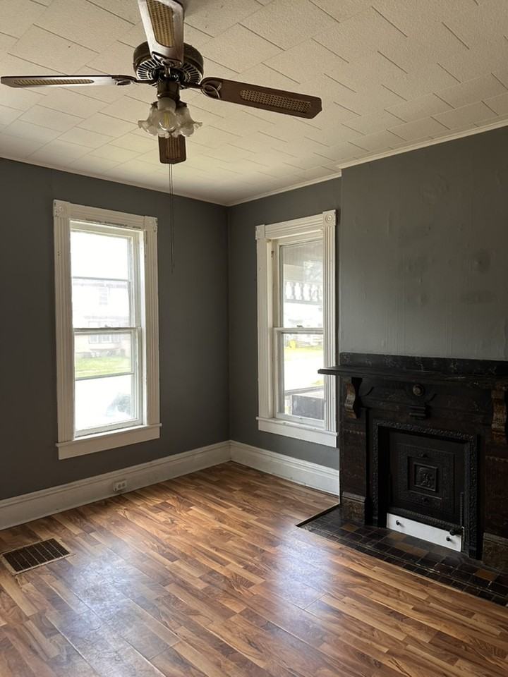 417 Walnut St #1stFLSLEFT - Photo 2 of 9