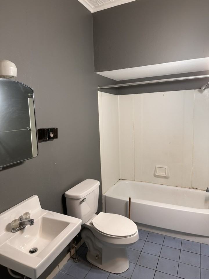 417 Walnut St #1stFLSLEFT - Photo 3 of 9