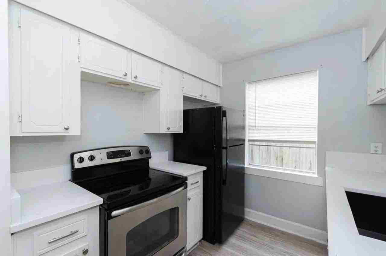 3526 Dryburgh Ct - Photo 5 of 13