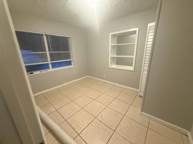 4731 E Castlewood Dr - Photo 4 of 7
