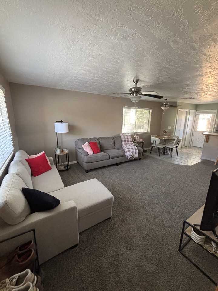 1705 Wn - Photo 2 of 10