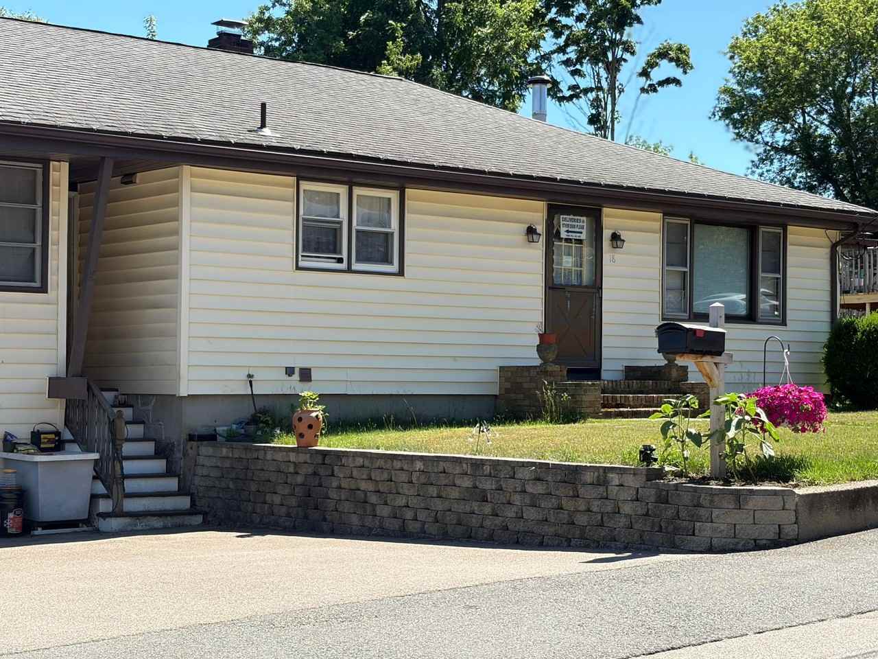 18 Lawrence St #B - Photo 3 of 8
