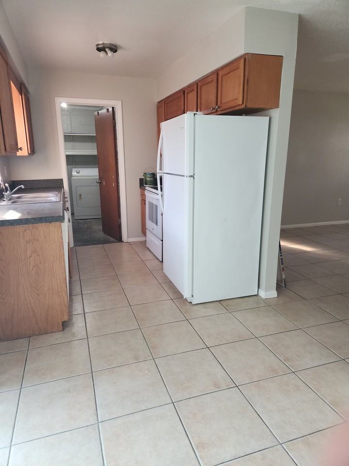 10820 Margaret Dr - Photo 3 of 26