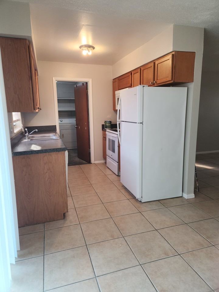 10820 Margaret Dr - Photo 4 of 26
