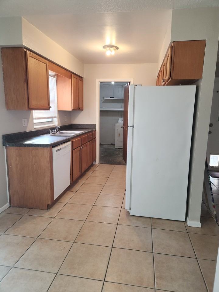 10820 Margaret Dr - Photo 6 of 26