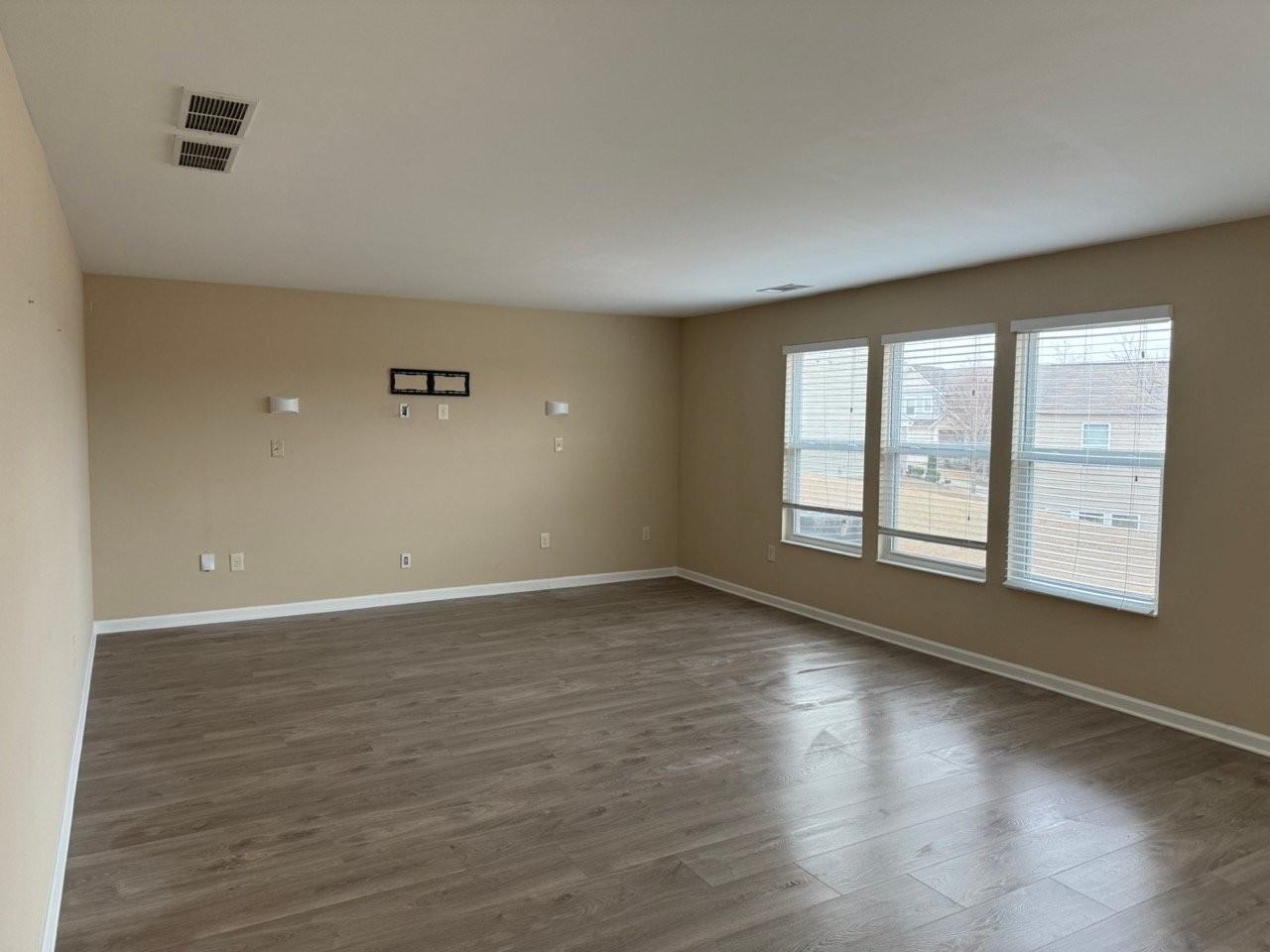 1620 Shire Village Dr - Photo 5 of 20