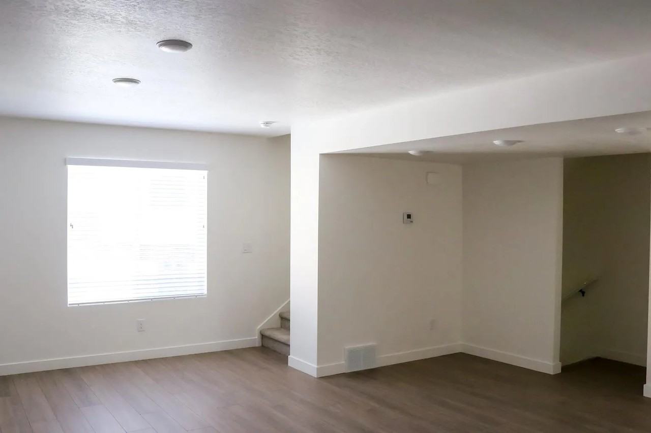 84 E St - Photo 2 of 10