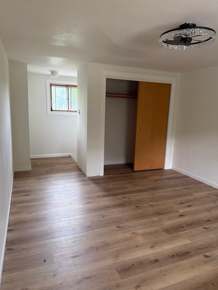 464 Bader St - Photo 2 of 3