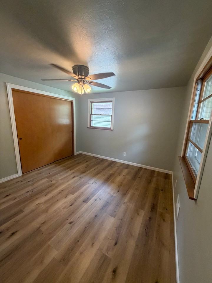 464 Bader St - Photo 3 of 3