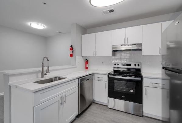 225 W 4th St #B12