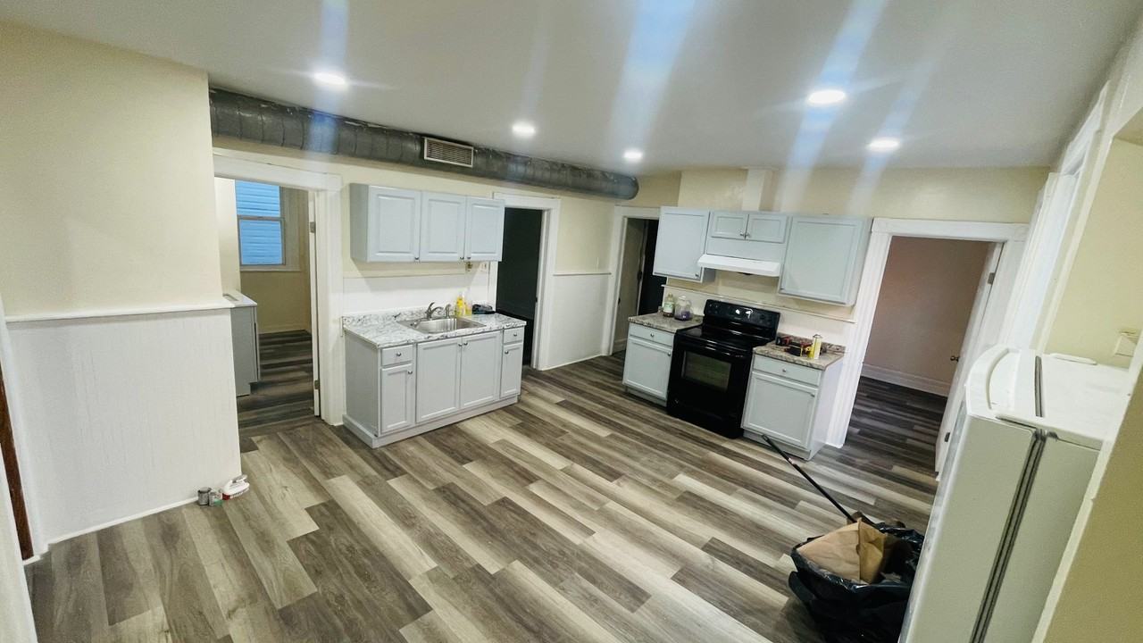 1015 Bleecker St #2 - Photo 5 of 12