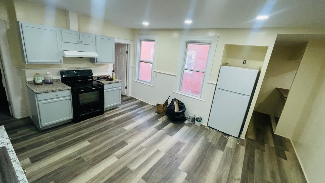 1015 Bleecker St #2 - Photo 6 of 12