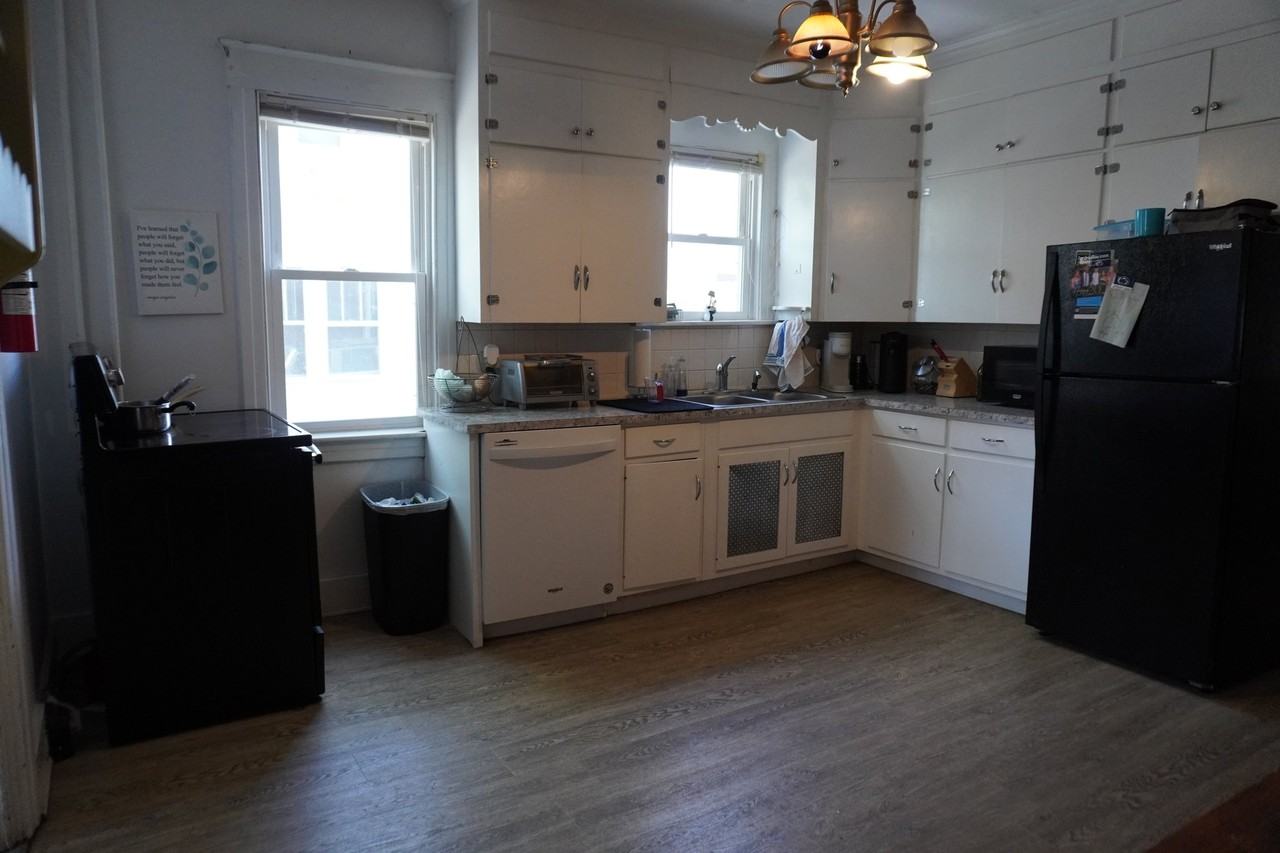 244 S Barnard St #1 - Photo 2 of 3
