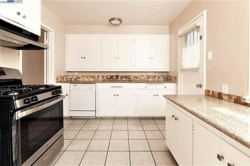 14571 Juniper St - Photo 5 of 12