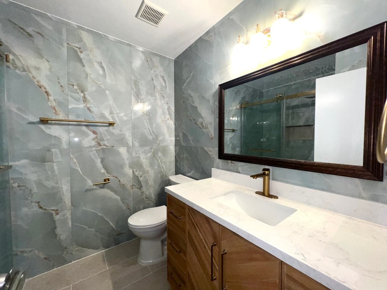 9732 Pettswood Dr - Photo 4 of 7