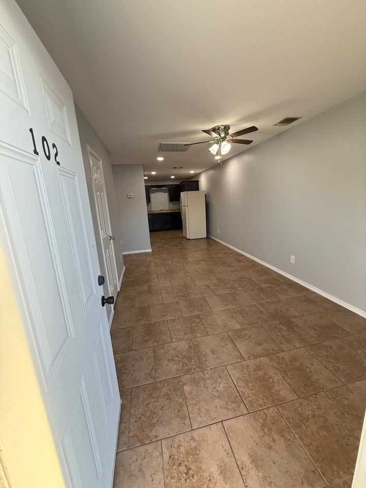 11114 Baywood St - Photo 3 of 17