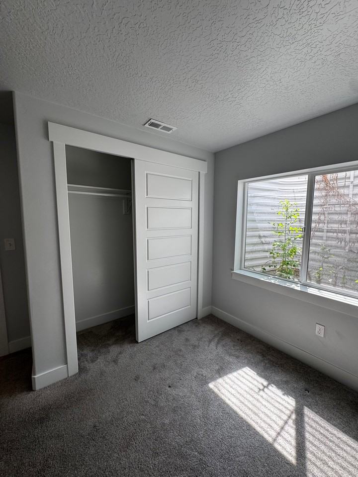 1484 N Sage Dr - Photo 5 of 20