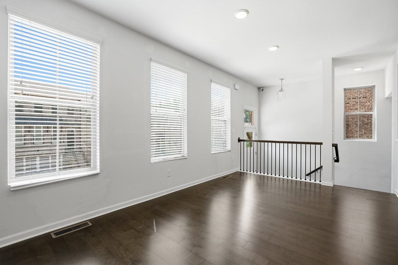 2376 Tarben Dr - Photo 5 of 20