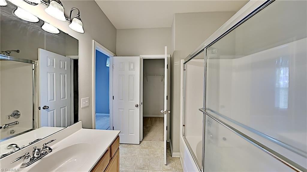 5990 Fox Point Cir - Photo 3 of 12
