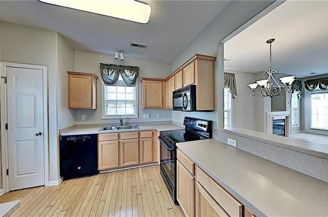 5990 Fox Point Cir - Photo 6 of 12