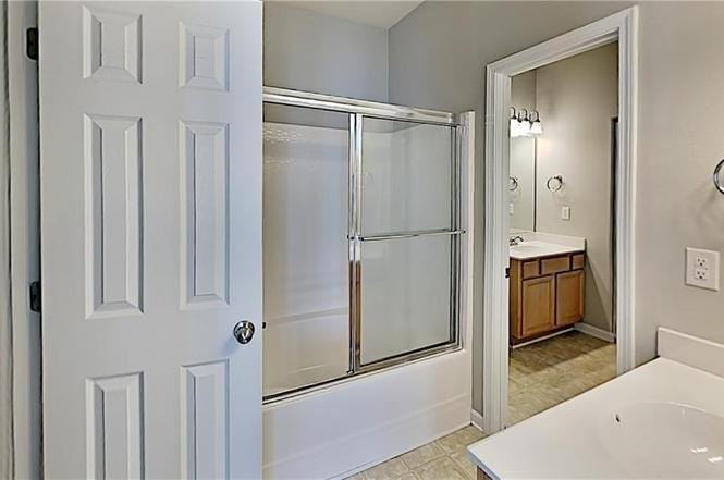 5990 Fox Point Cir - Photo 7 of 12